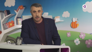 Спросите доктора Комаровского | Что делать при укусе осы или пчелы?