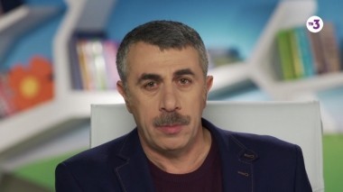Спросите доктора Комаровского | Когда обращаться к доктору при боле в ухе?
